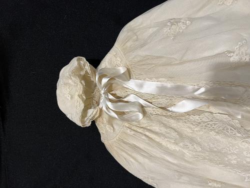 VESTIDO DE CRISTIANAR DE MEDIADOS DEL S.XX