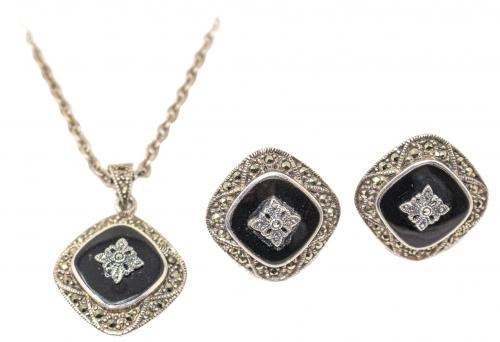 COLLAR Y PENDIENTES CON ÓNIX