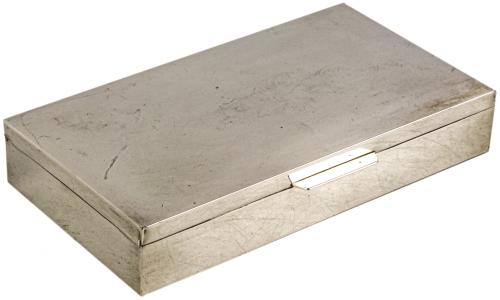 CAJA TABAQUERA EN PLATA DE MEDIADOS DEL S.XX