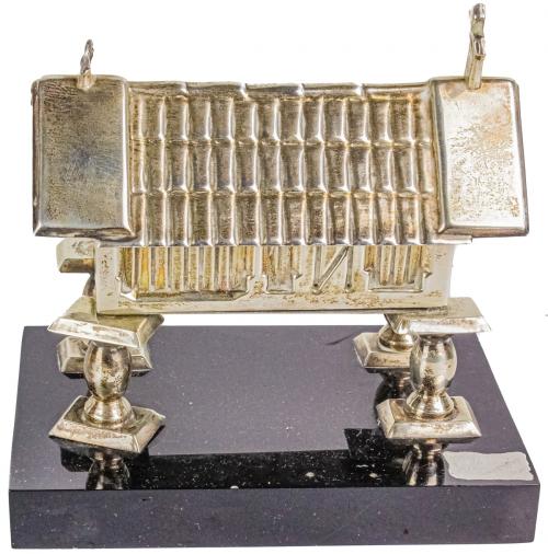 FIGURA EN PLATA DEL ÚLTIMO CUARTO DEL S.XX
