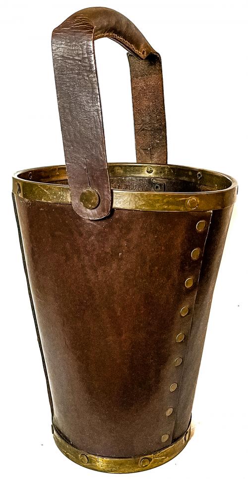 PAPELERA DE CUERO TINTADO DE LOS AÑOS 70