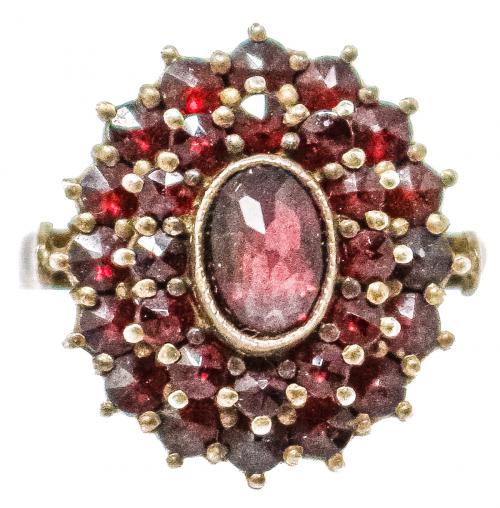 ANILLO ROSETÓN CON GRANATES