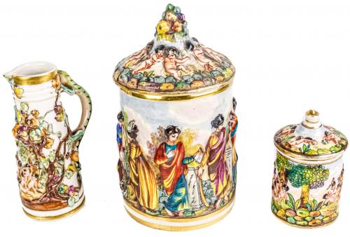 TRES PIEZAS DE PORCELANA CAPODIMONTE DE LOS AÑOS 60