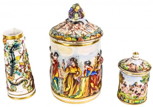 TRES PIEZAS DE PORCELANA CAPODIMONTE DE LOS AÑOS 60