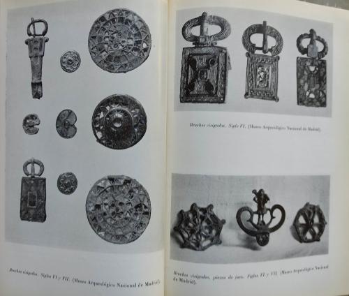 DOS LIBROS SOBRE JOYERÍA.