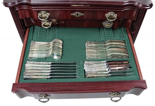 CUBERTERIA DE PLATA CON MUEBLE CUBERTERO