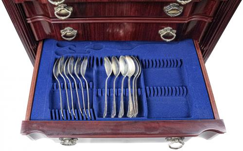 CUBERTERIA DE PLATA CON MUEBLE CUBERTERO
