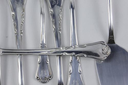 CUBERTERIA DE PLATA CON MUEBLE CUBERTERO