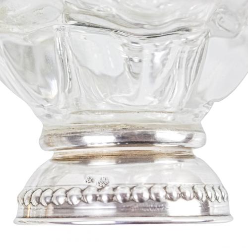DOS PORTAVELAS Y SALSERA DE CRISTAL Y PLATA