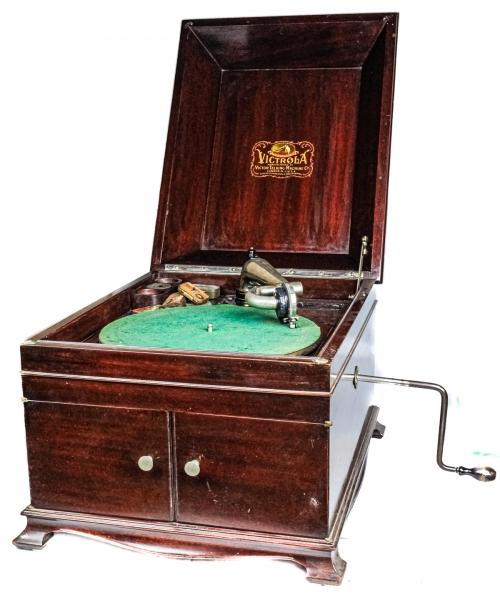 GRAMÓFONO AMERICANO DE LA MARCA VICTROLA