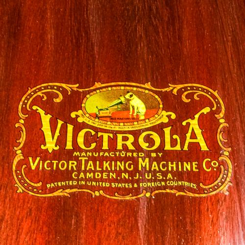 GRAMÓFONO AMERICANO DE LA MARCA VICTROLA