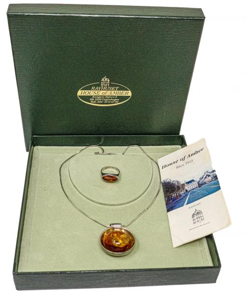 COLGANTE Y ANILLO CON ÁMBAR
