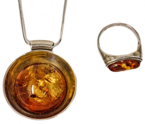 COLGANTE Y ANILLO CON ÁMBAR