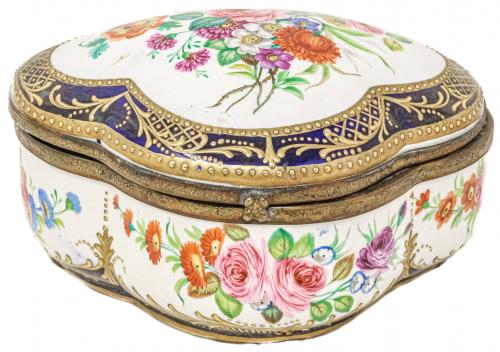 CAJA JOYERO EN PORCELANA DEL PRIMER TERCIO DEL S.XX