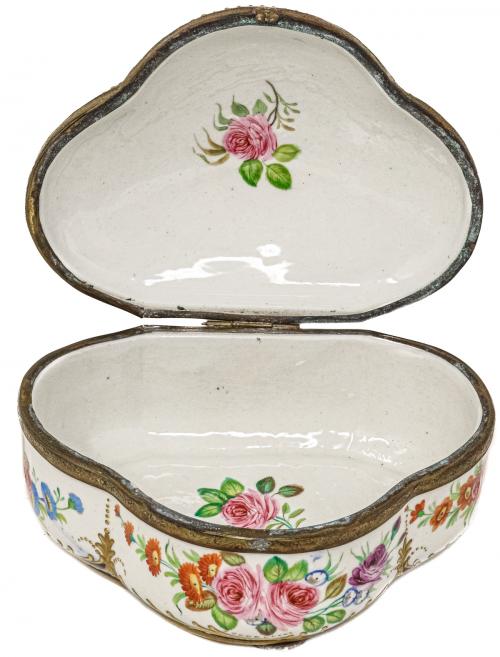 CAJA JOYERO EN PORCELANA DEL PRIMER TERCIO DEL S.XX