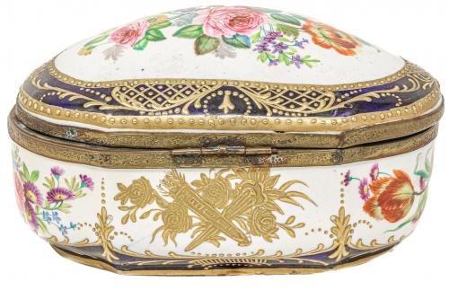 CAJA JOYERO EN PORCELANA DEL PRIMER TERCIO DEL S.XX