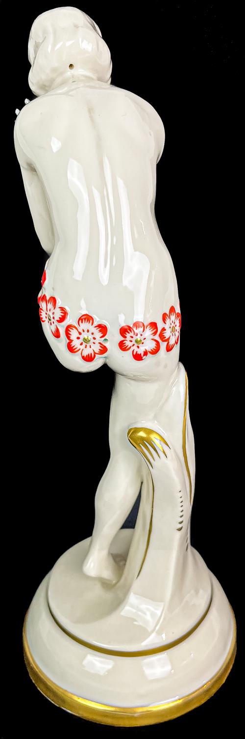 FIGURA EN PORCELANA "ART DECÒ"