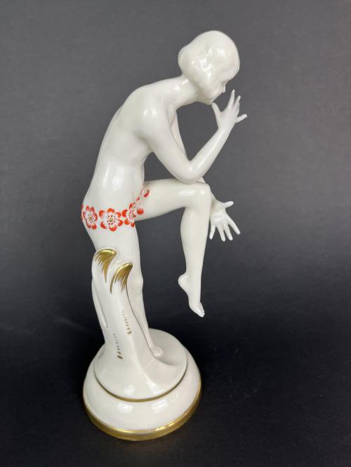FIGURA EN PORCELANA "ART DECÒ"