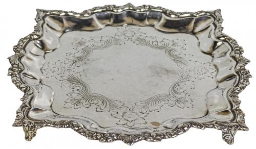 CENTRO DE MESA EN PLATA DE MEDIADOS DEL SIGLO XX