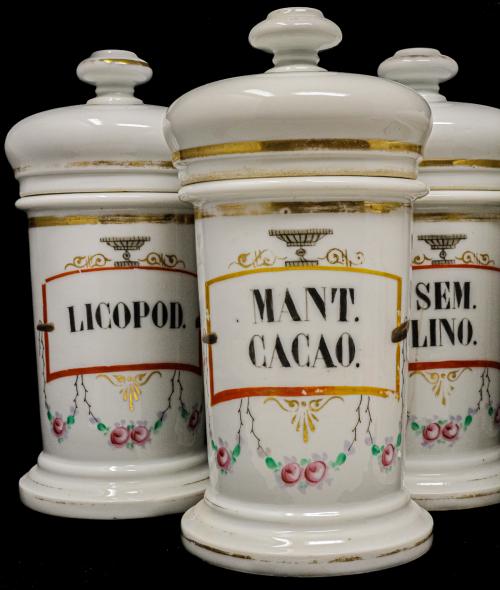 SEIS TARROS DE PORCELANA DE FINALES DEL SIGLO XIX