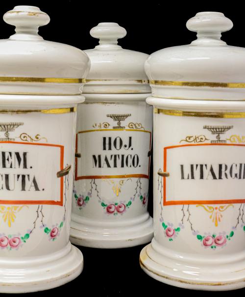 SEIS TARROS DE PORCELANA DE FINALES DEL SIGLO XIX