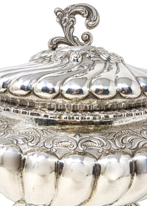 SOPERA DE PLATA DE MEDIADOS DE SIGLO XX