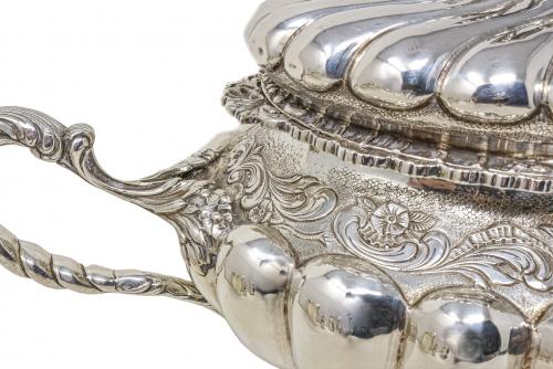 SOPERA DE PLATA DE MEDIADOS DE SIGLO XX