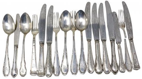CONJUNTO DE CUBIERTOS EN PLATA