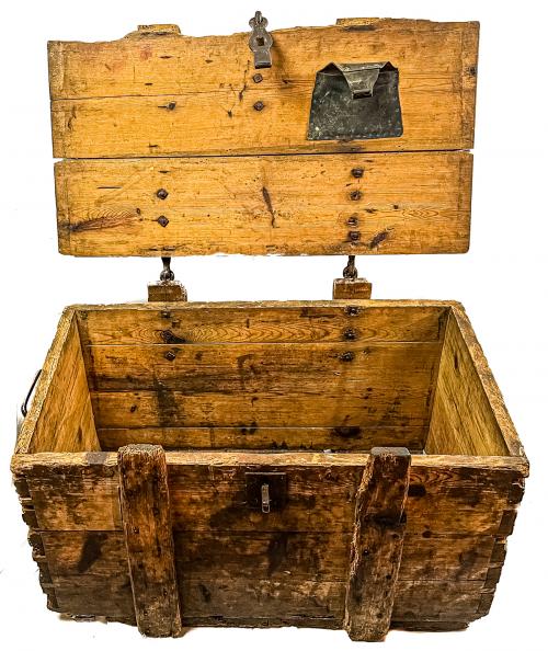 BAÚL EN MADERA DE PRINCIPIOS DEL S.XX