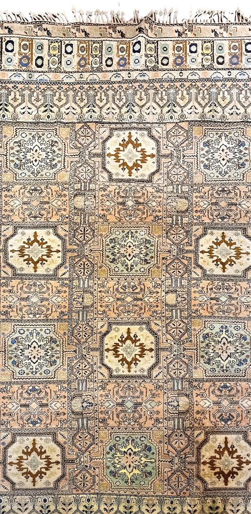 ALFOMBRA DE ESTILO ORIENTAL 