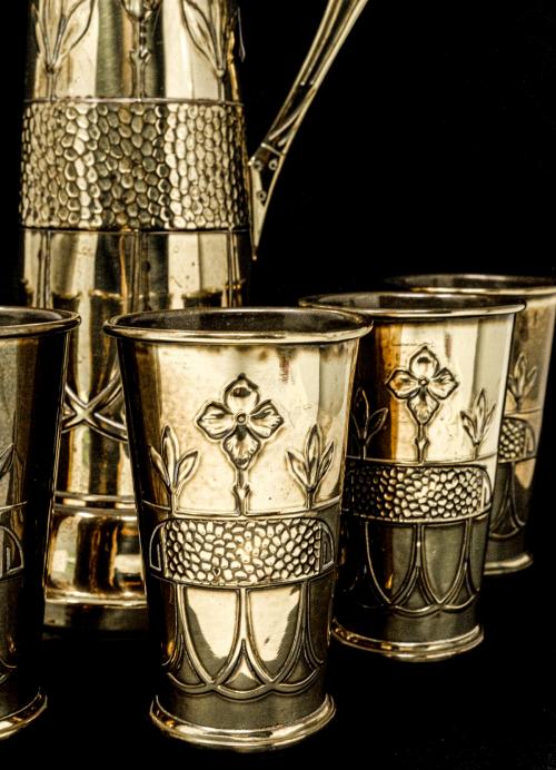 CONJUNTO DE JARRA Y SEIS VASOS ART NOUVEAU