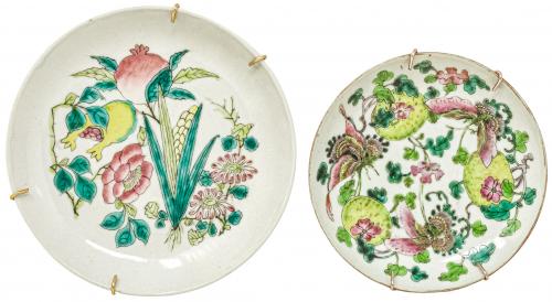 DOS PLATOS DE PORCELANA ORIENTAL