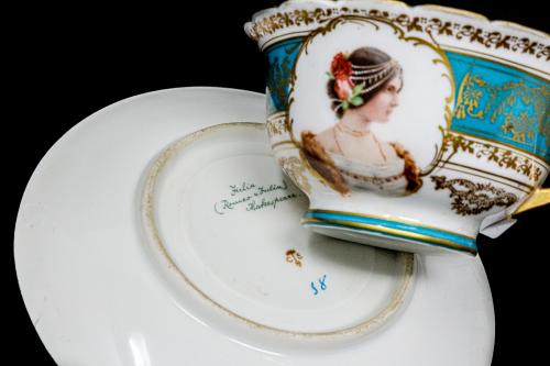 CINCO TAZAS CON PLATO DE PORCELANA DE LA 1ª MITAD DE S.XX