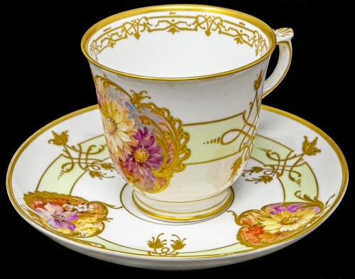 CINCO TAZAS CON PLATO DE PORCELANA DE LA 1ª MITAD DE S.XX