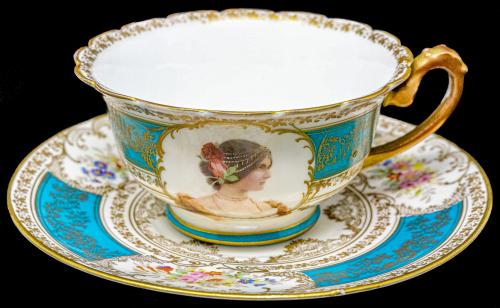 CINCO TAZAS CON PLATO DE PORCELANA DE LA 1ª MITAD DE S.XX