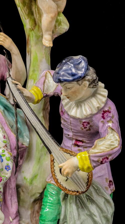 FIGURA DE PORCELANA ALEMANA DE LA PRIMERA MITAD DE SIGLO XX