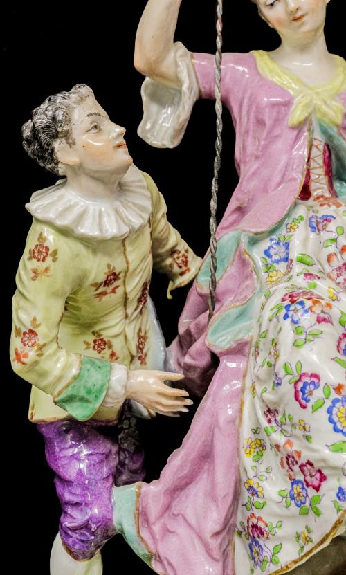 FIGURA DE PORCELANA ALEMANA DE LA PRIMERA MITAD DE SIGLO XX