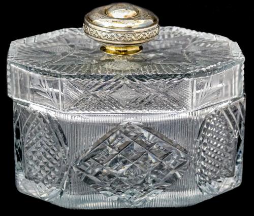 BOMBONERA Y JARRÓN DE CRISTAL TALLADO