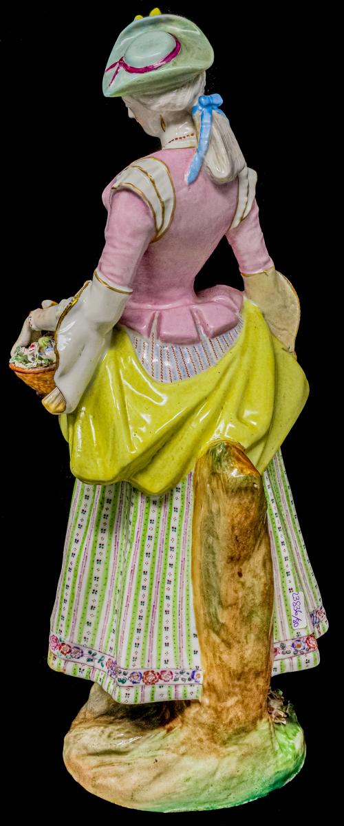 FIGURA DE PORCELANA CENTROEUROPEA