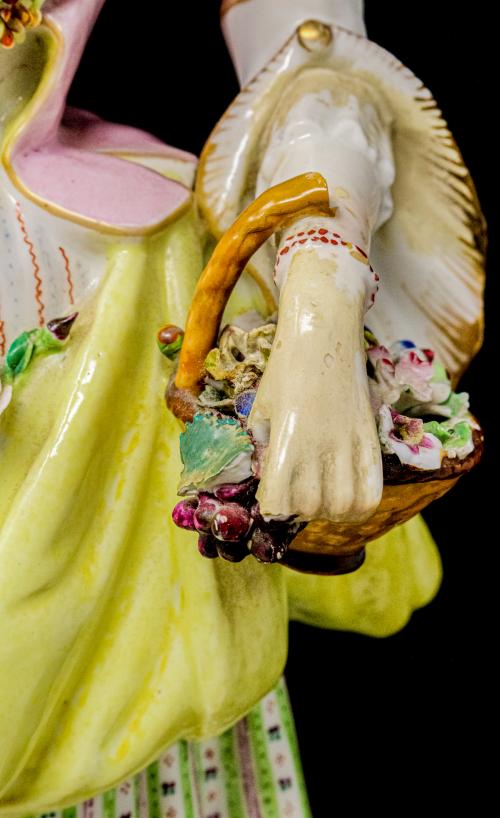 FIGURA DE PORCELANA CENTROEUROPEA