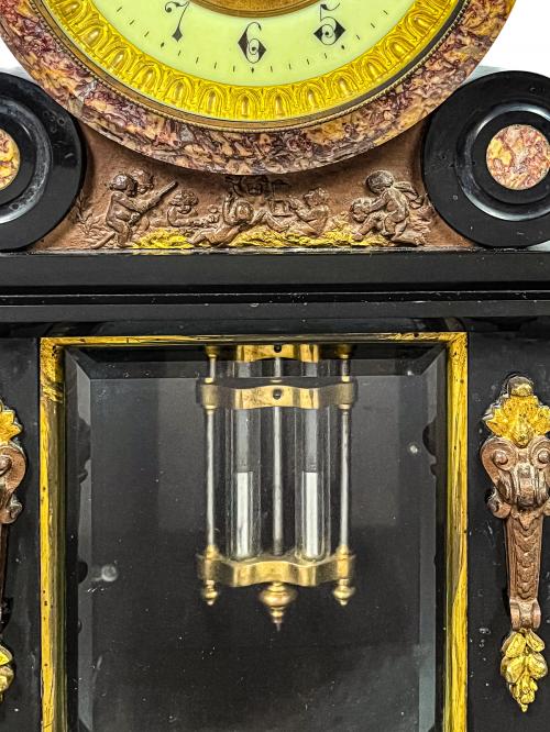 RELOJ CON GUARNICIÓN DE LA SEGUNDA MITAD DE S. XIX