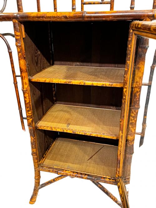 MUEBLE VITRINA VICTORIANO DE FLES. S.XIX