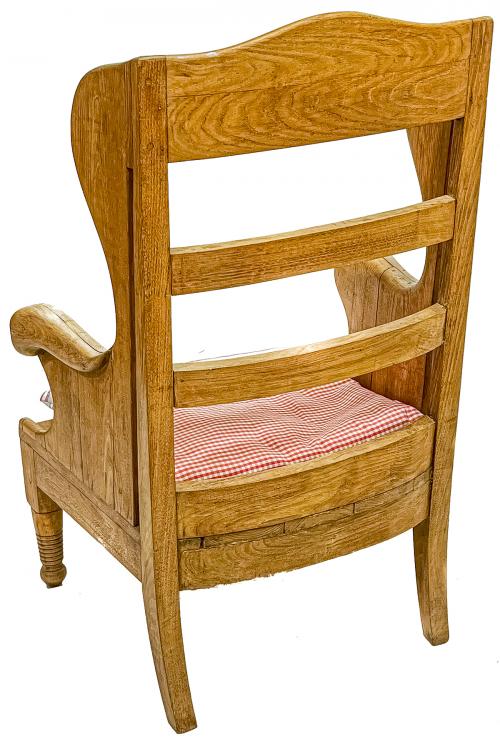 SILLÓN RÚSTICO CON APOYABRAZOS DEL SIGLO XIX