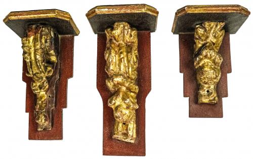 TRES MÉNSULAS