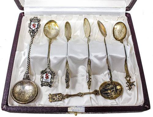 COLECCIÓN DE SIETE CUCHARILLAS DE "LEON"