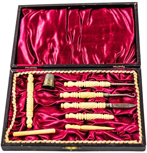 ESTUCHE DE COSTURA DE FINALES DEL S.XIX
