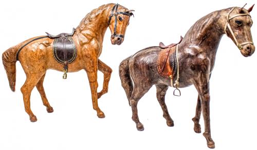 DOS FIGURAS DE CABALLOS 