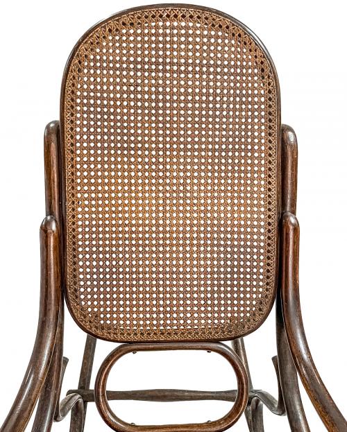 MECEDORA ESTILO THONET DE PPS. DEL S.XX