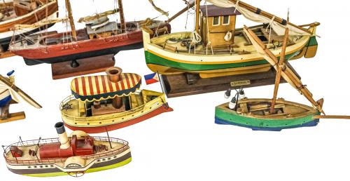 MAQUETA BARCO DE PESCA. MEDIDAS: 25 CMS.