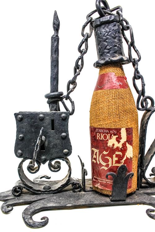 BOTELLA DE VINO CON SOPORTE DE HIERRO
